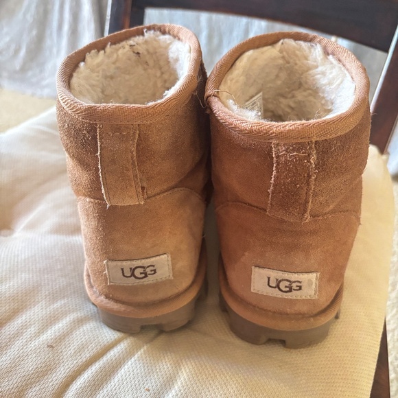 UGG Classic Mini II Size 8 - Picture 4 of 9